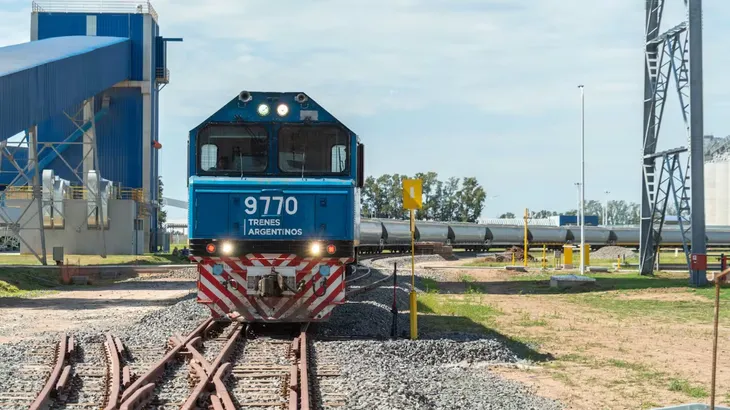 Avanza la licitación por la Hidrovía, y ahora van por los trenes